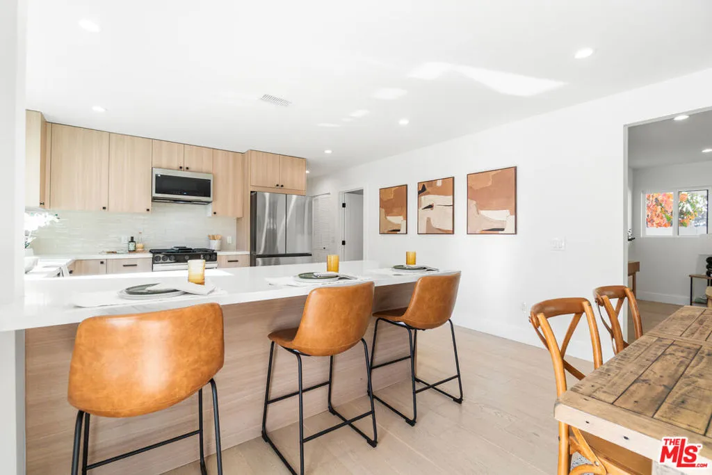 123 N Harvard Boulevard, Los Angeles, California 90004 home-pic-16